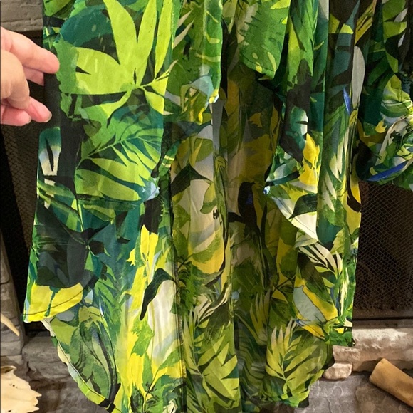 Live 4 Truth Green Leaf Print Blouse - Picture 2 of 4